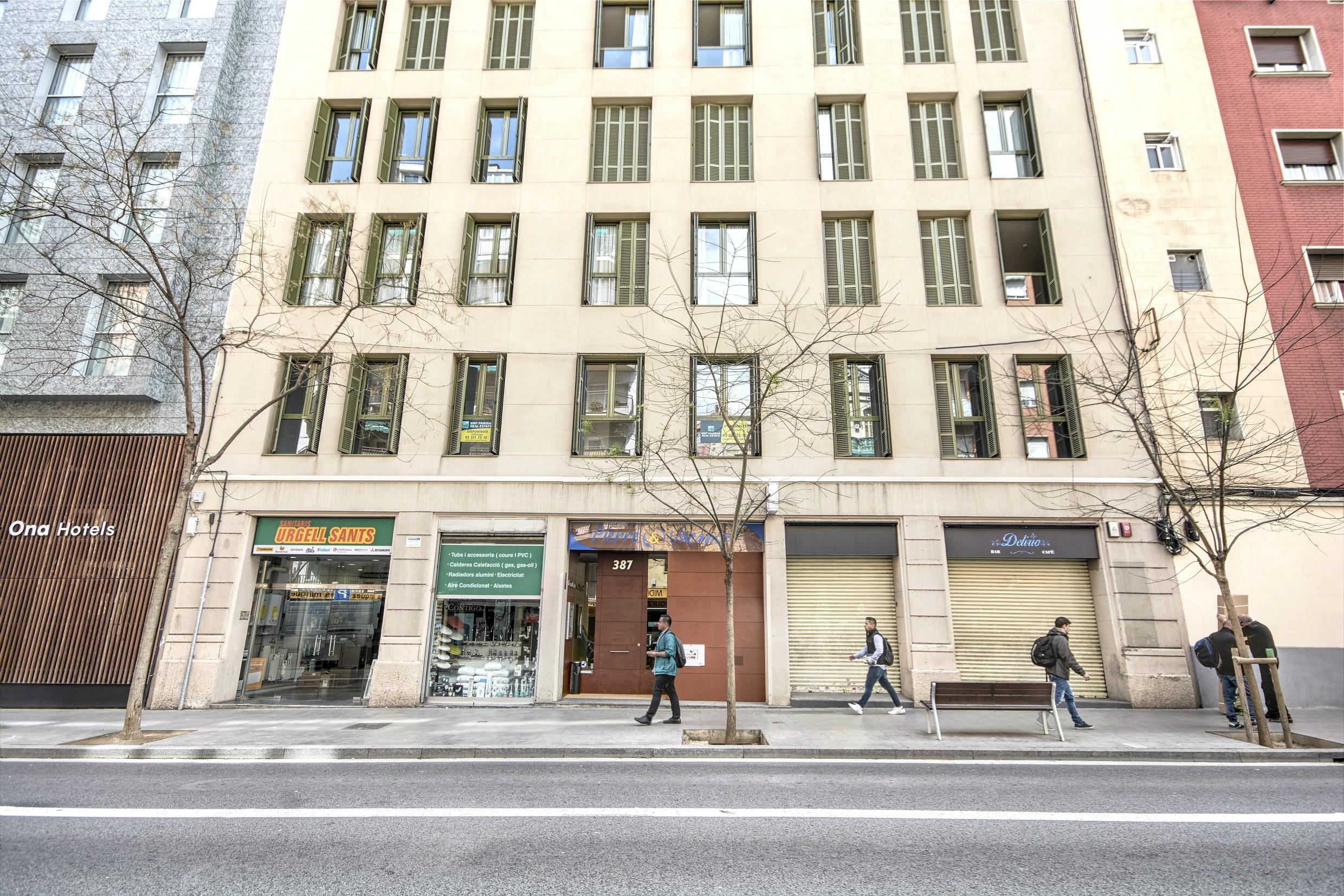 Pierre & Vacances Barcelona Sants Exterior photo