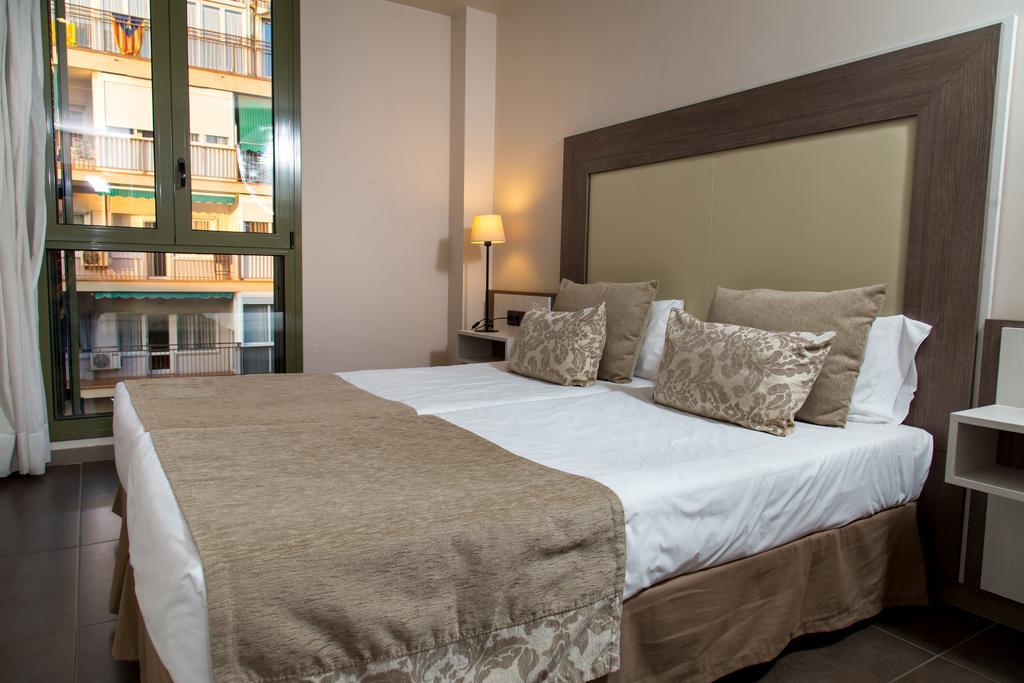 Pierre & Vacances Barcelona Sants Exterior photo