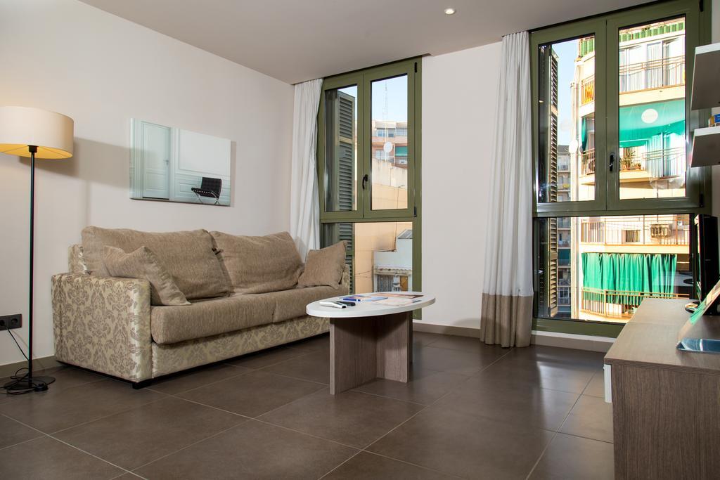 Pierre & Vacances Barcelona Sants Exterior photo