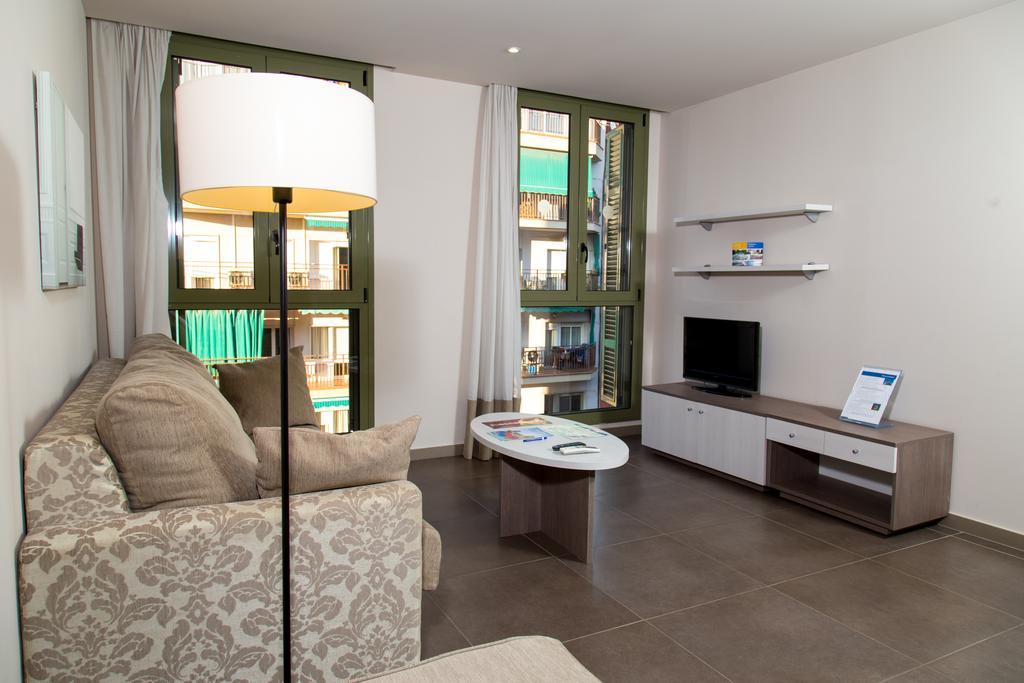 Pierre & Vacances Barcelona Sants Exterior photo