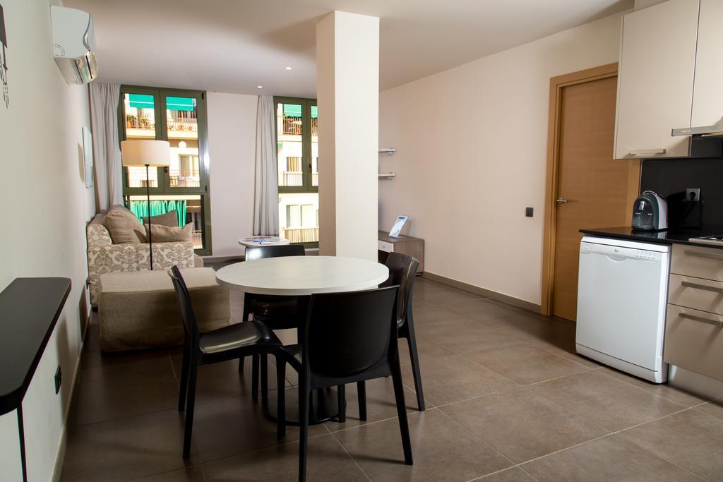 Pierre & Vacances Barcelona Sants Exterior photo