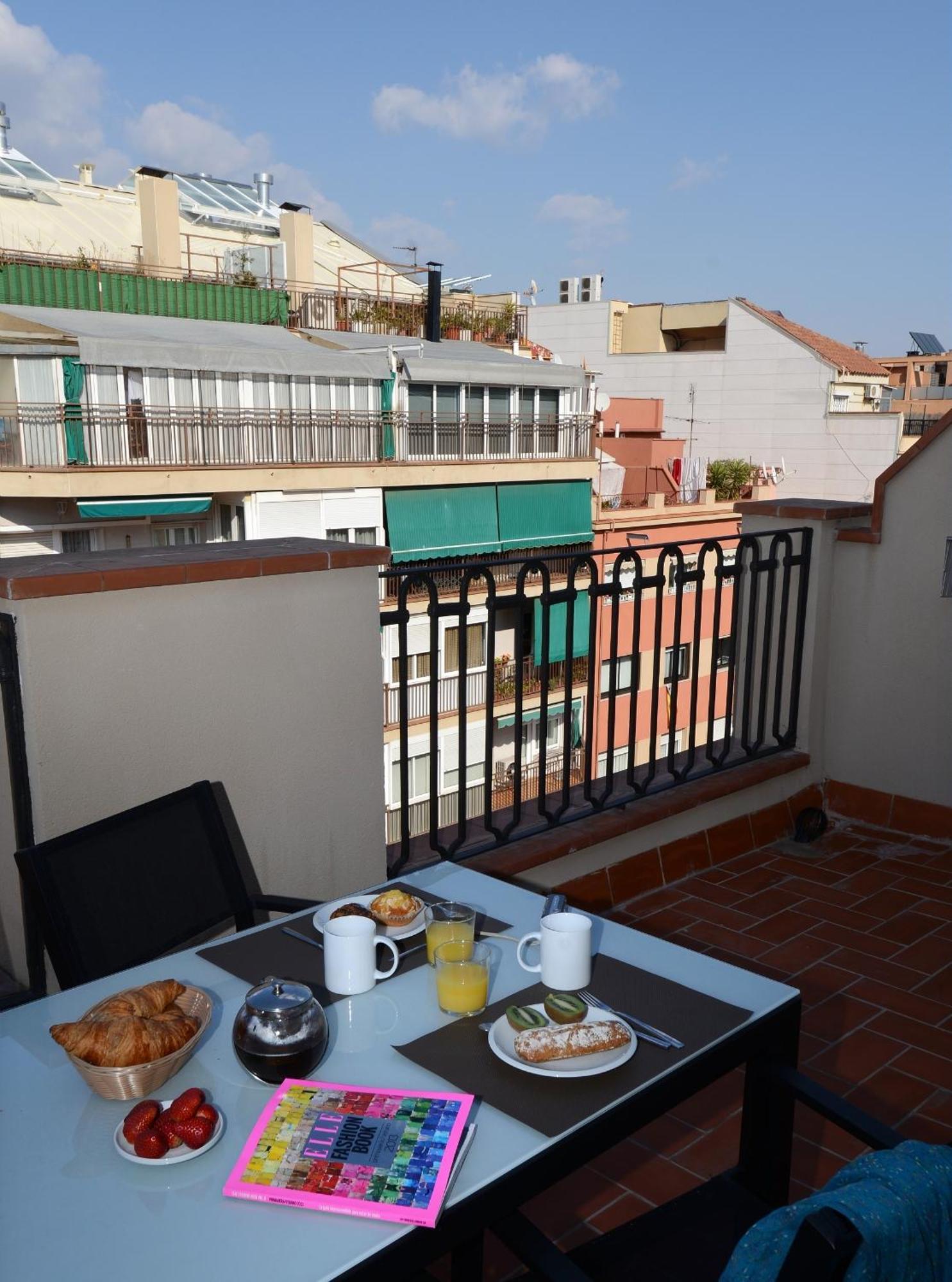 Pierre & Vacances Barcelona Sants Exterior photo